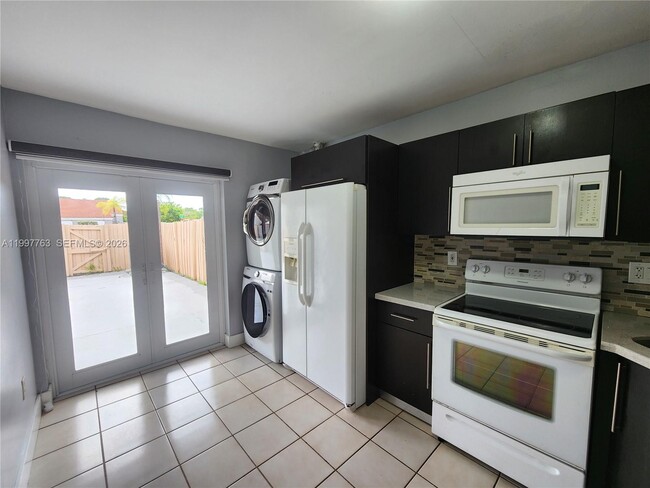 Building Photo - 8391 SW 148th Ave