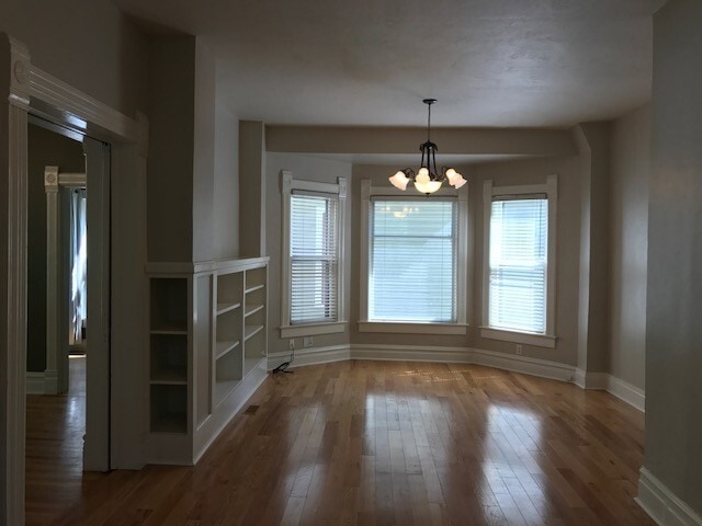 Building Photo - Vintage, Northend, Spacious Home ~ Availab...