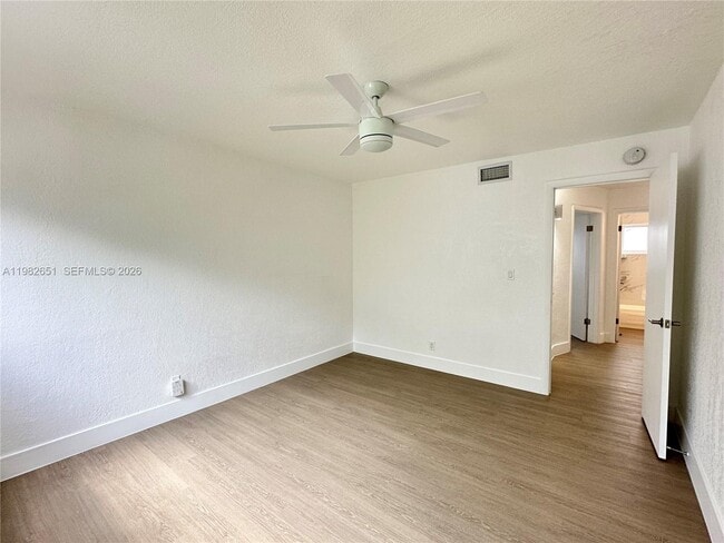 Building Photo - 913 NE 17th St