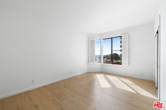 Building Photo - 10550 Wilshire Blvd
