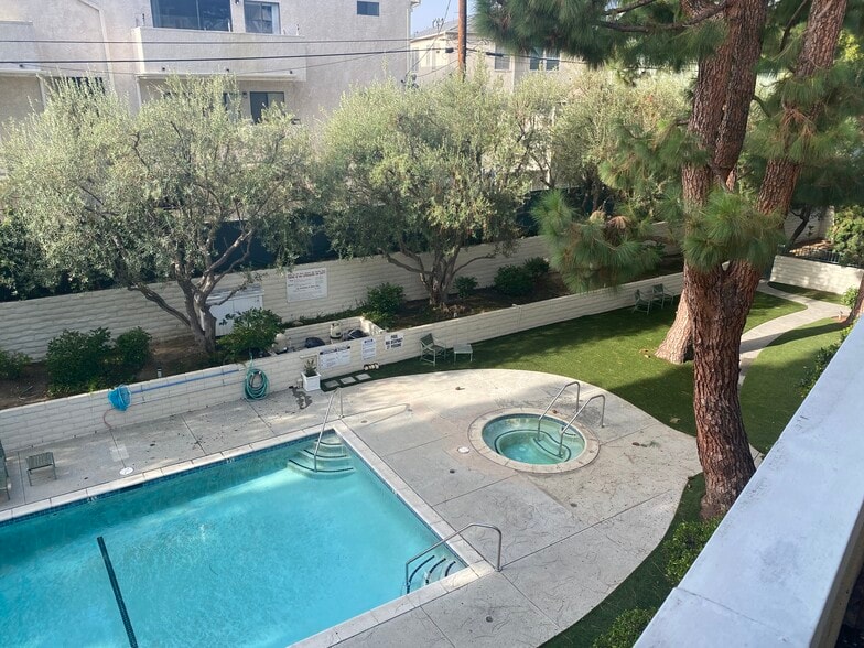 Building Photo - 10650 Holman Ave