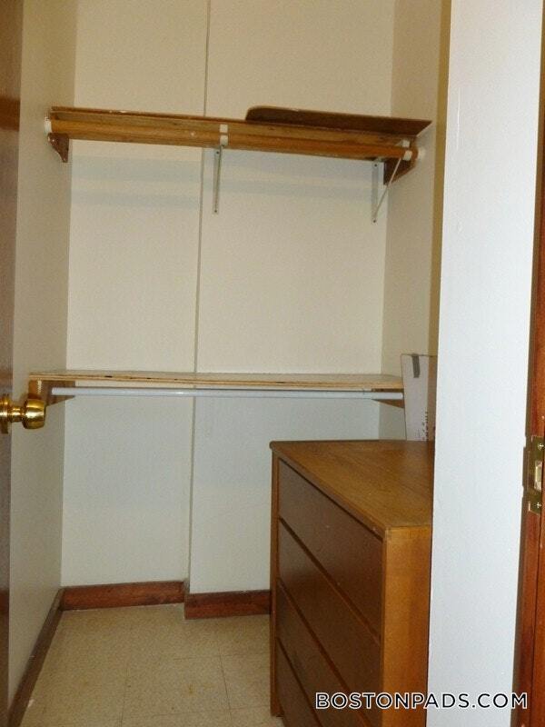 Building Photo - 165 Hemenway St