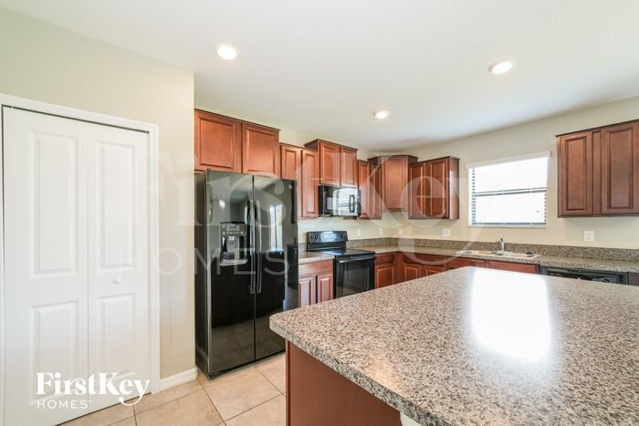 Building Photo - 9624 Sage Creek Dr