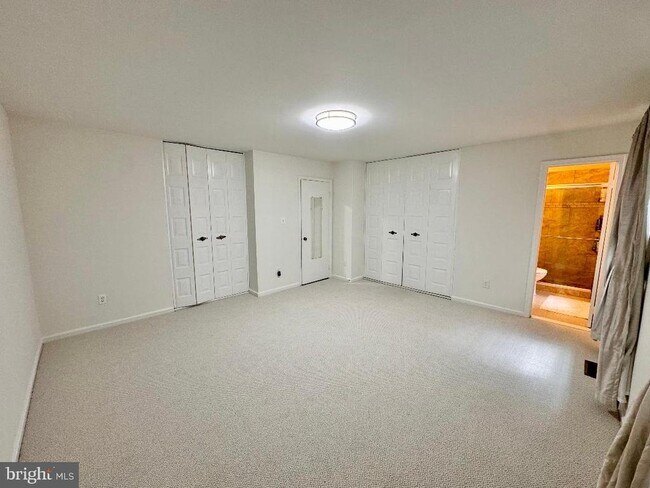 Building Photo - 15712 Edgewood Dr