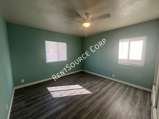 Building Photo - 808 Arville Ave