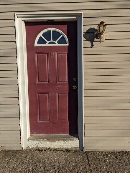 Unit D - 101 Logan St N