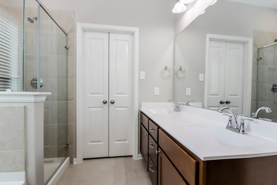 Building Photo - 614 Companion Dr