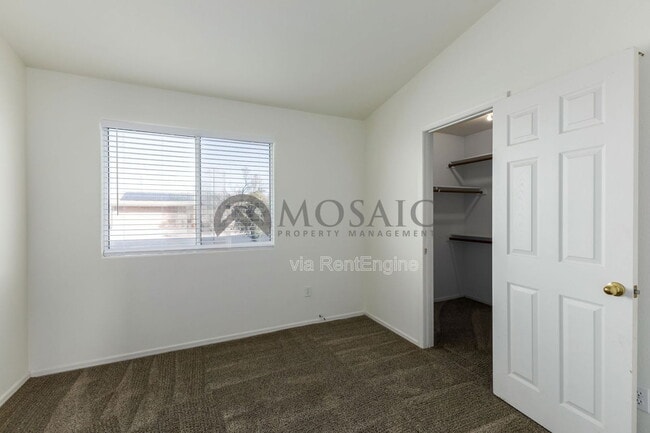 Building Photo - 703 W Hess Ave