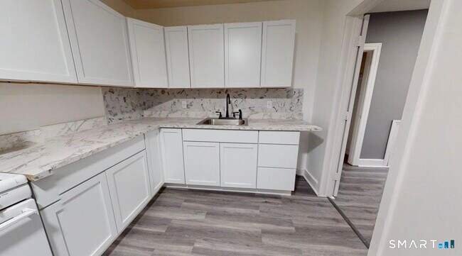 Building Photo - 666 Main St