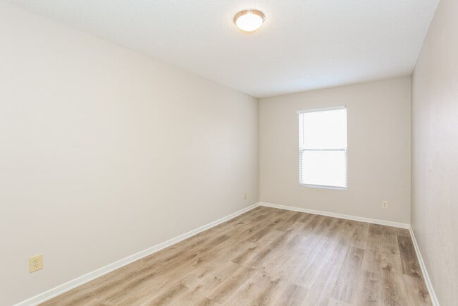 Building Photo - 8840 Hosta Way