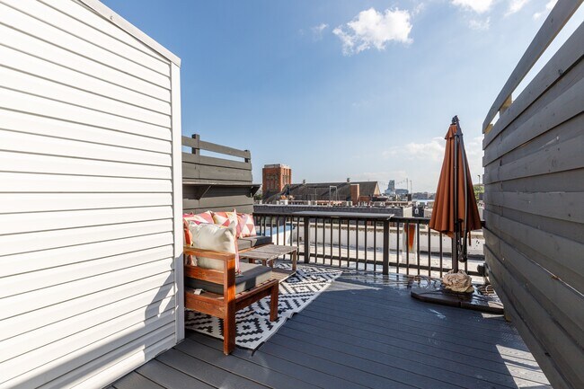 Building Photo - 1726 Aliceanna St