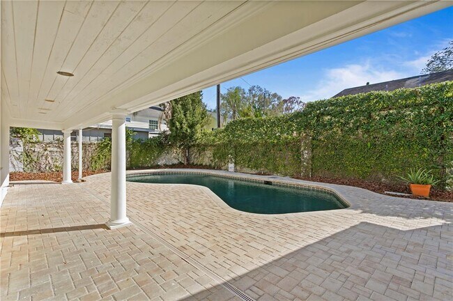 Building Photo - 4704 W Brookwood Dr