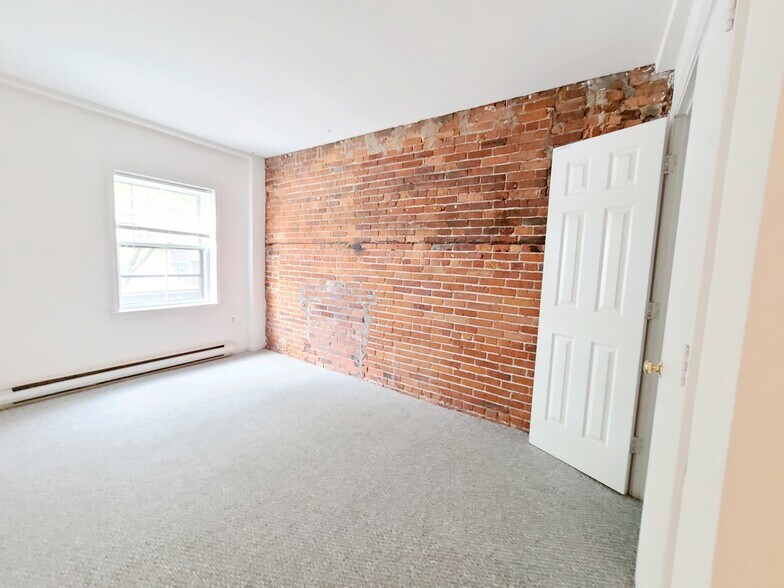 Building Photo - 1750 Washington St