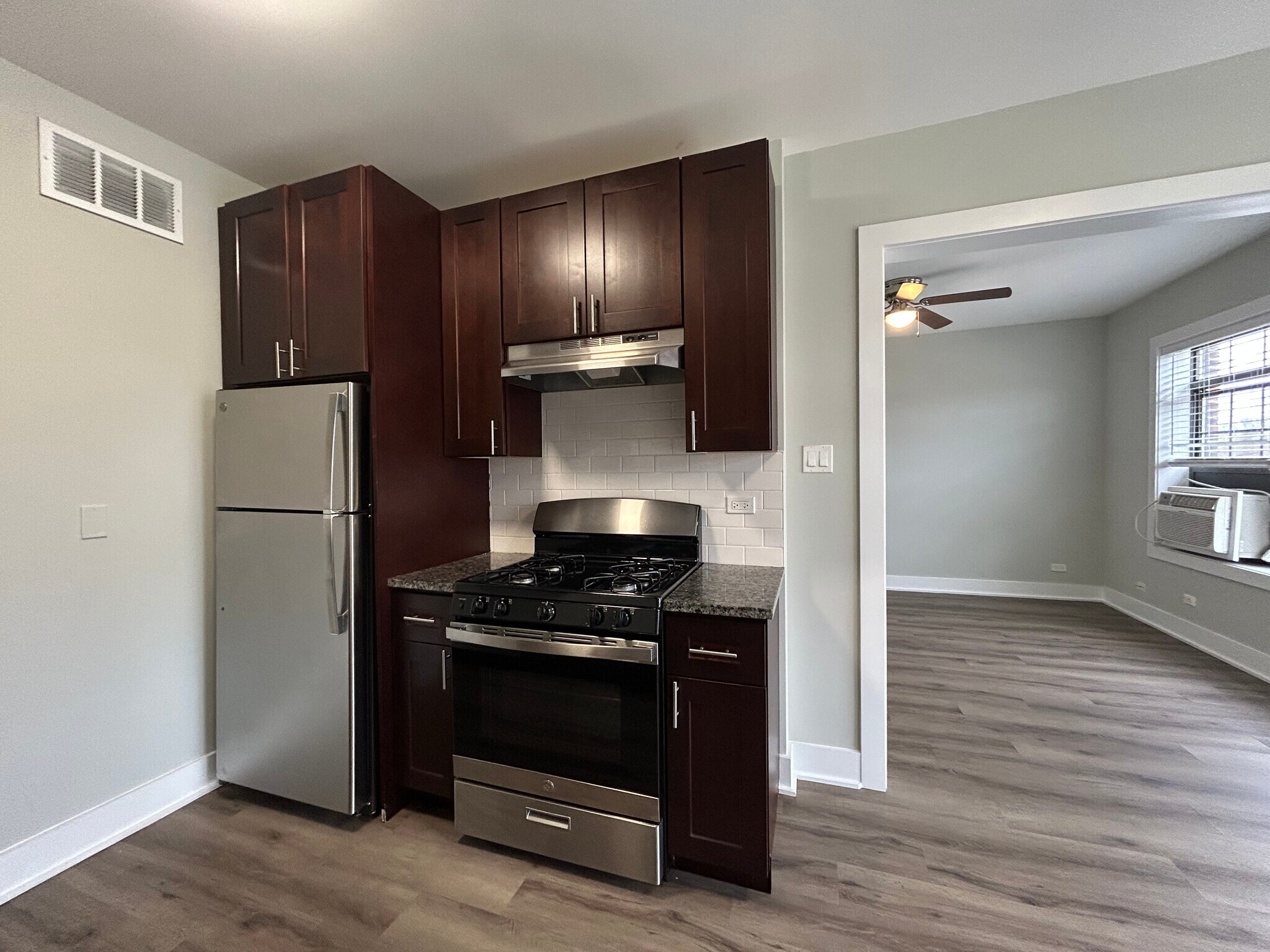 Building Photo - 725 Saint Johns Ave