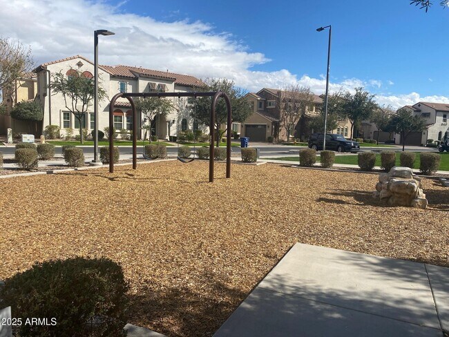 Building Photo - 1945 W Yellowstone Way