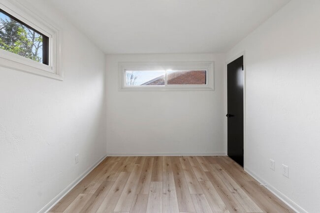 Building Photo - READY NOW! Fully RENOVATED 3 bedroom in SCOTT TOWNSHIP!