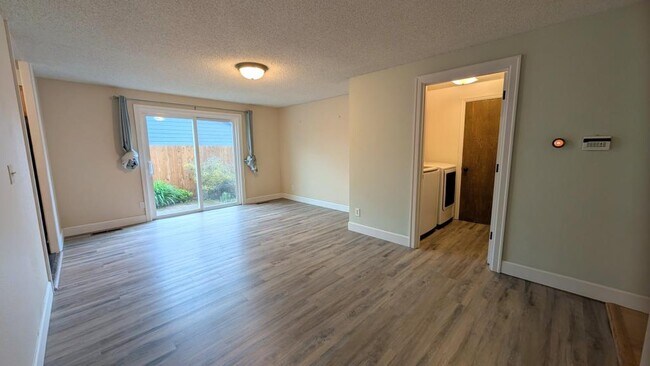 Building Photo - 12935 SW Conestoga Dr