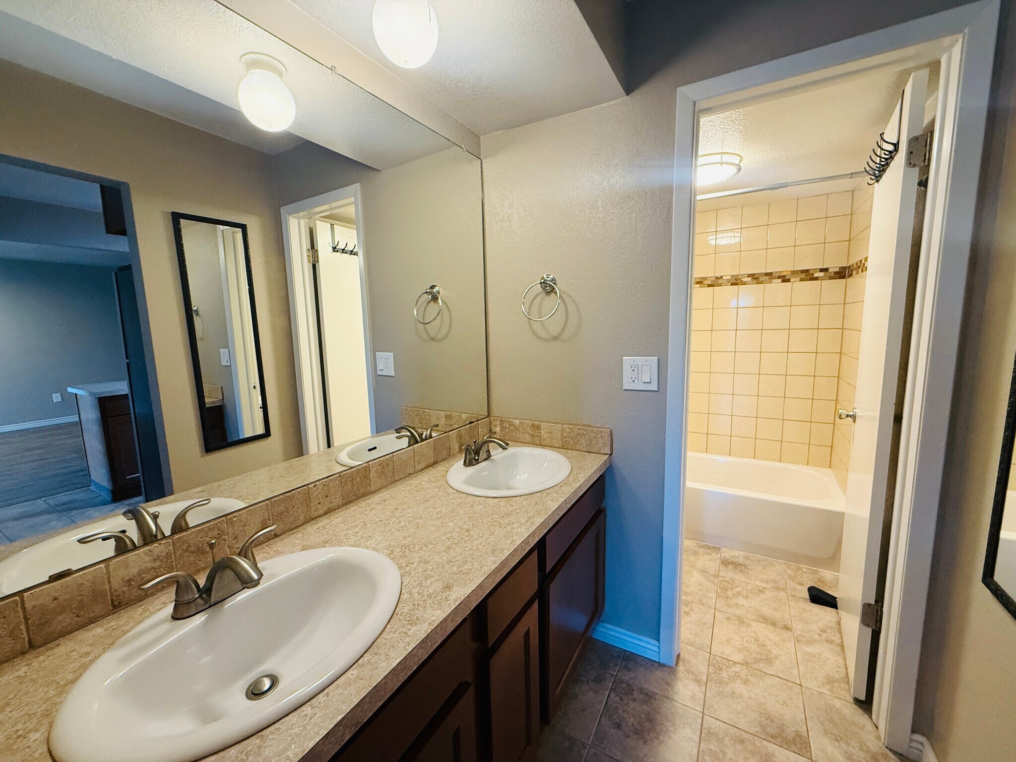 Building Photo - 2227 Canyon Blvd