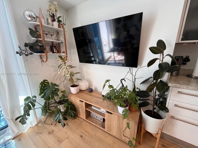 Building Photo - 185 SW 7th St