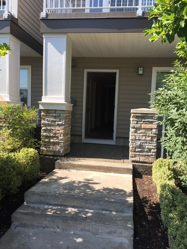 Building Photo - Pet-Friendly Townhome with Lake Views at Progress Ridge