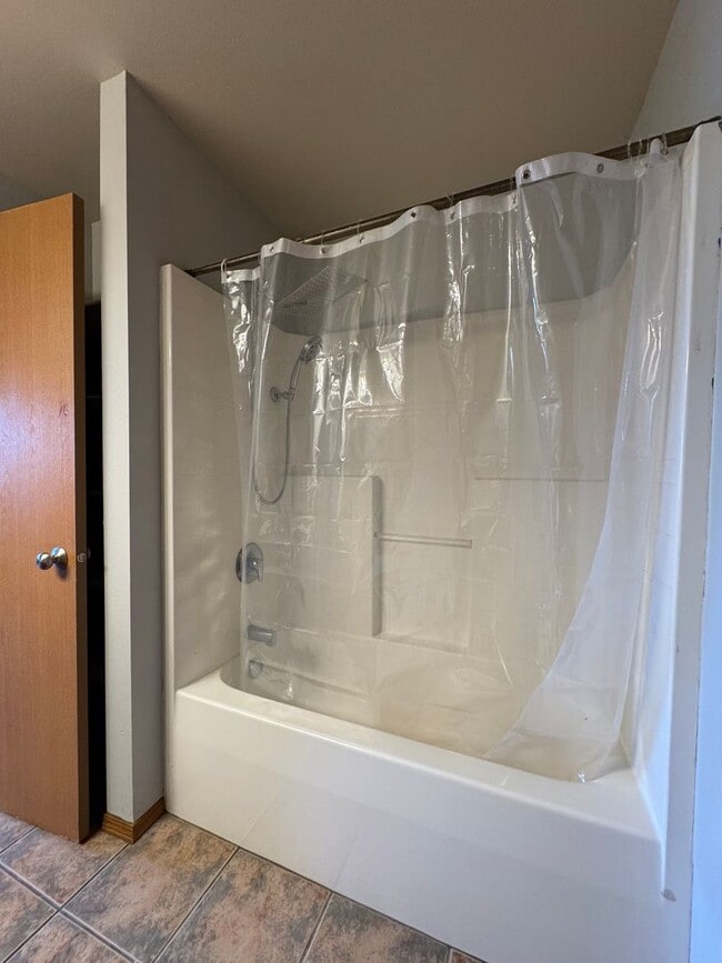 Building Photo - Modern 3BR/2BA Rental with Large Kitchen & Living Room