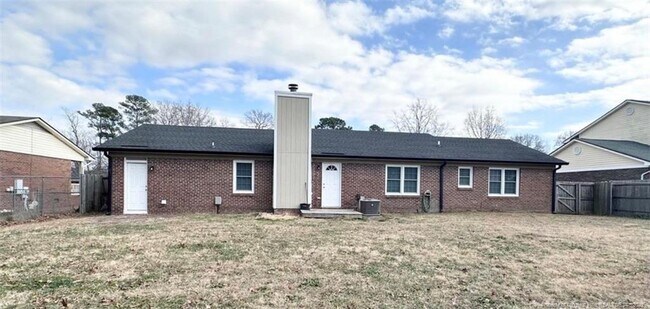 Building Photo - 1564 Rossmore Dr