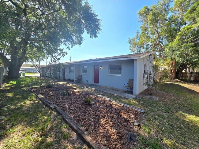 Building Photo - 13500 W Rena Dr