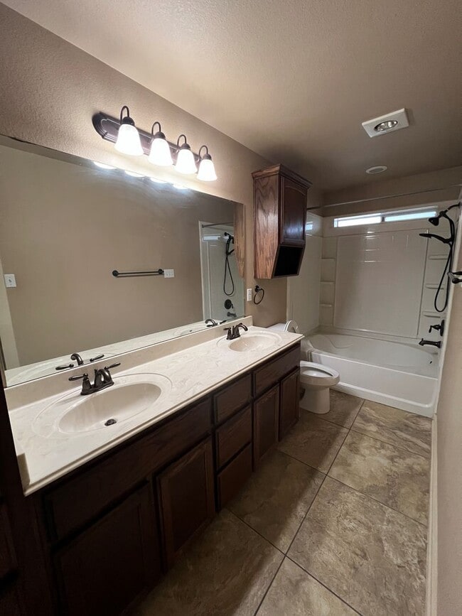 Building Photo - 3302 Lineage Loop