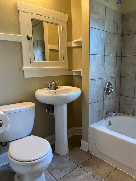 Building Photo - 3033 S Clement Ave