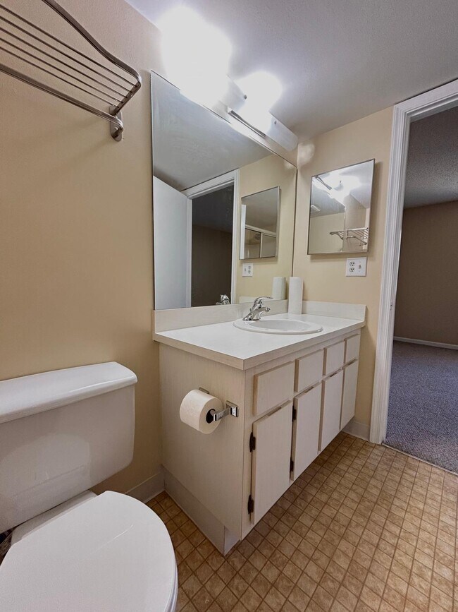 Building Photo - 3738 N University Dr