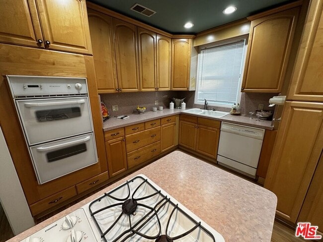 Building Photo - 3791 Olmsted Ave