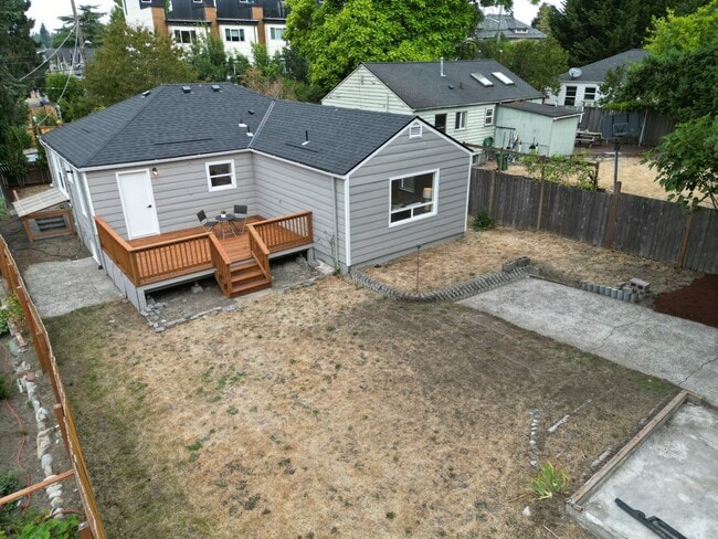 Building Photo - 10346 Ashworth Ave N