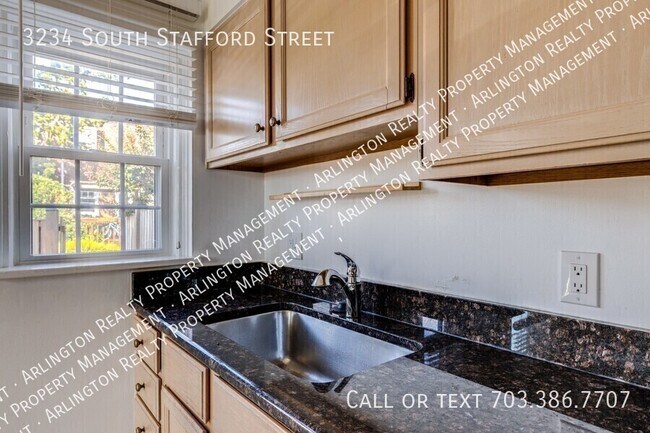Building Photo - 3234 S Stafford St
