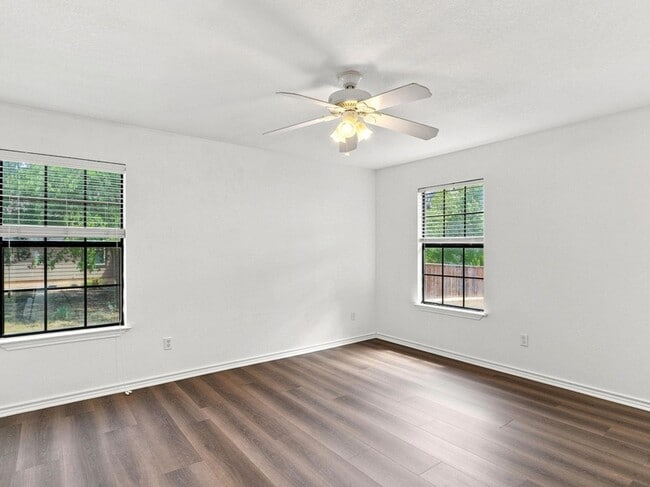 Building Photo - 1303 Lovers Ln