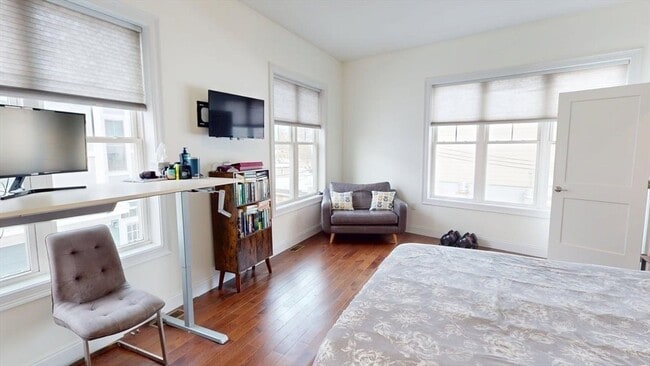 Building Photo - 4 Market St