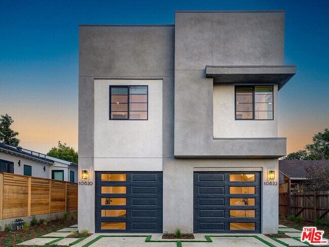 Building Photo - 10622 Ayres Ave