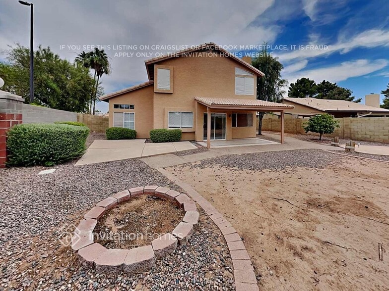 Building Photo - 1308 E Artesian Way