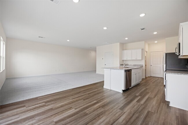 Building Photo - 8807 Vacek Xing Wy