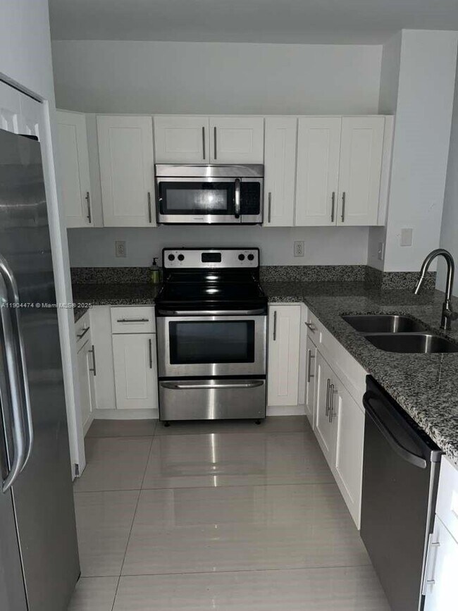 Building Photo - 5067 SE Mariner Garden Cir