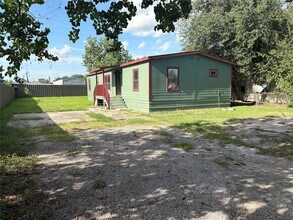 Building Photo - 16211 N Shore Dr