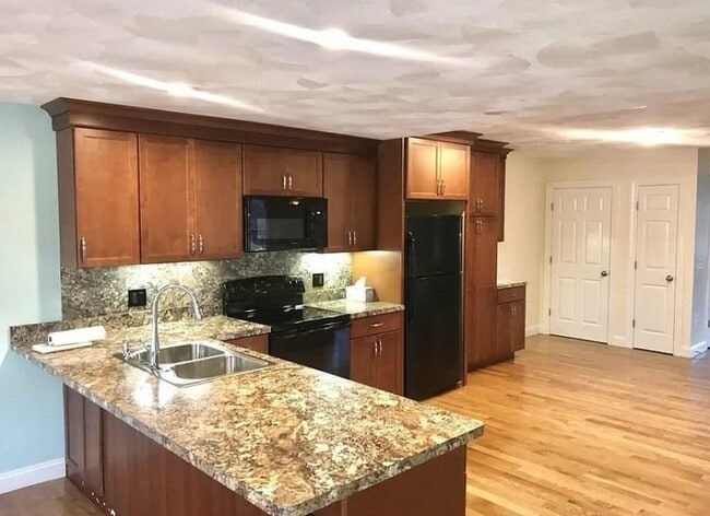 Building Photo - 253 Lynn St