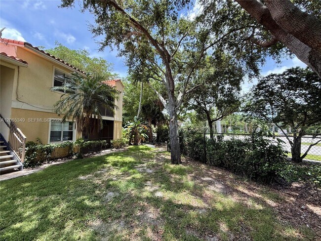 Building Photo - 1237 SW 46th Ave