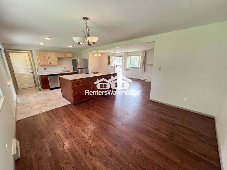 Building Photo - 7759 Elmwood Ln