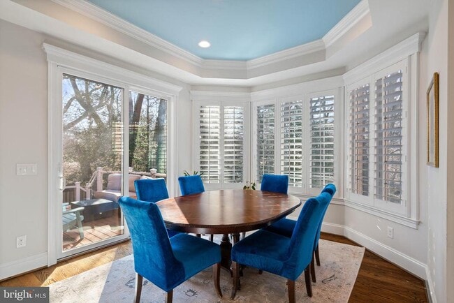 Building Photo - 1604 Colonial Ln