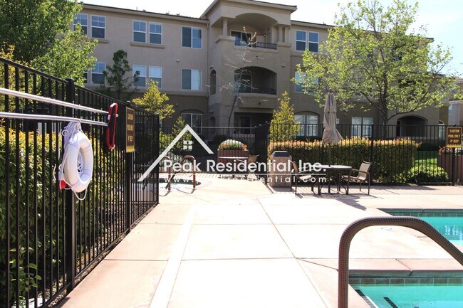 Building Photo - Wonderful 2bd/2ba Folsom Condo with 1 Car Garage!