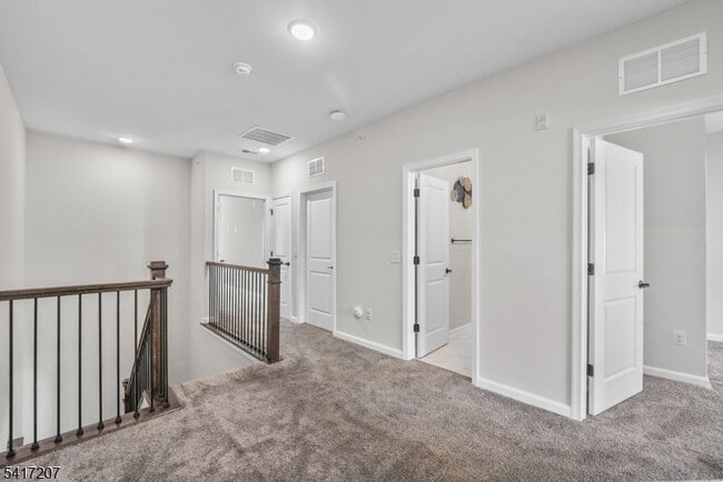 Building Photo - 8 Jessica Ln