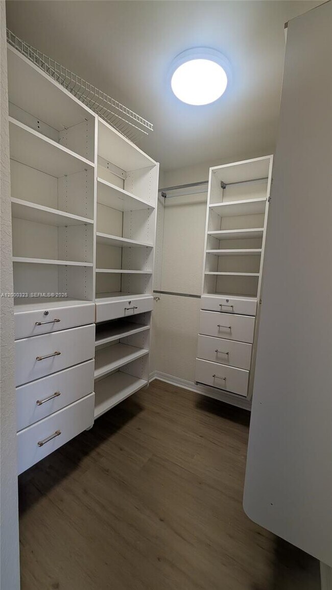 Building Photo - 5910 Royal Way