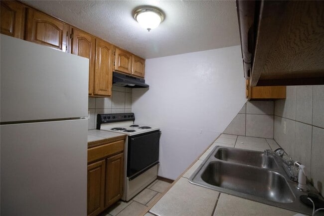 Building Photo - 1503 Barkley St