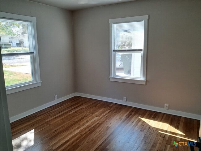 Building Photo - 1706 S 41st St