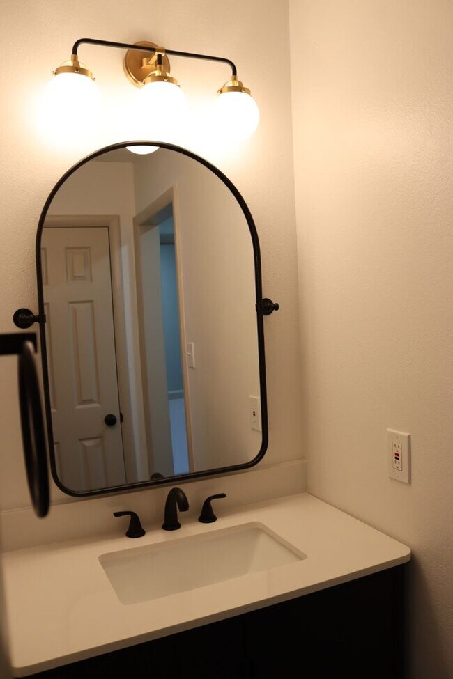 Building Photo - WaveHaus